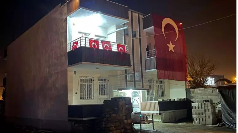 Şehidin ailesi acı haberi çadırda aldı