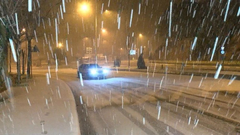 İstanbul'da kar yağışı: 3 ilçede etkisini artırdı!