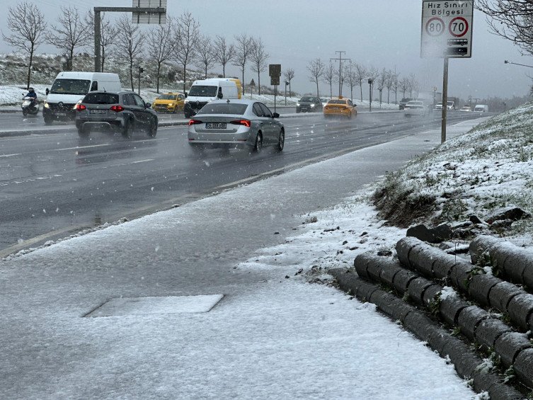 İstanbul'da kar yağışı: 3 ilçede etkisini artırdı!