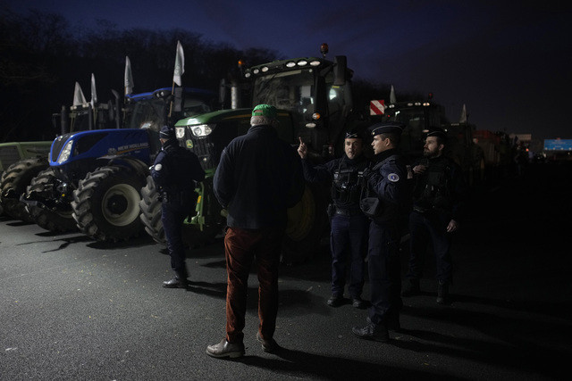 Fransız çiftçilerin protestosu sürüyor: Paris'i kuşatma eylemi!