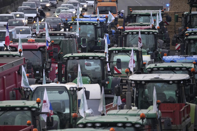 Fransız çiftçilerin protestosu sürüyor: Paris'i kuşatma eylemi!