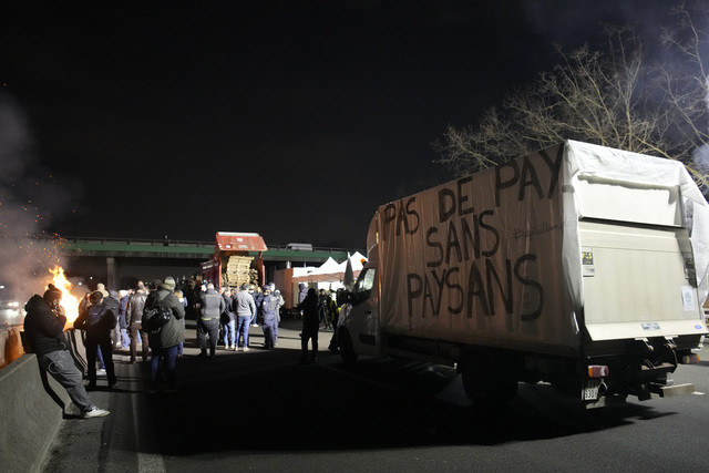 Fransız çiftçilerin protestosu sürüyor: Paris'i kuşatma eylemi!