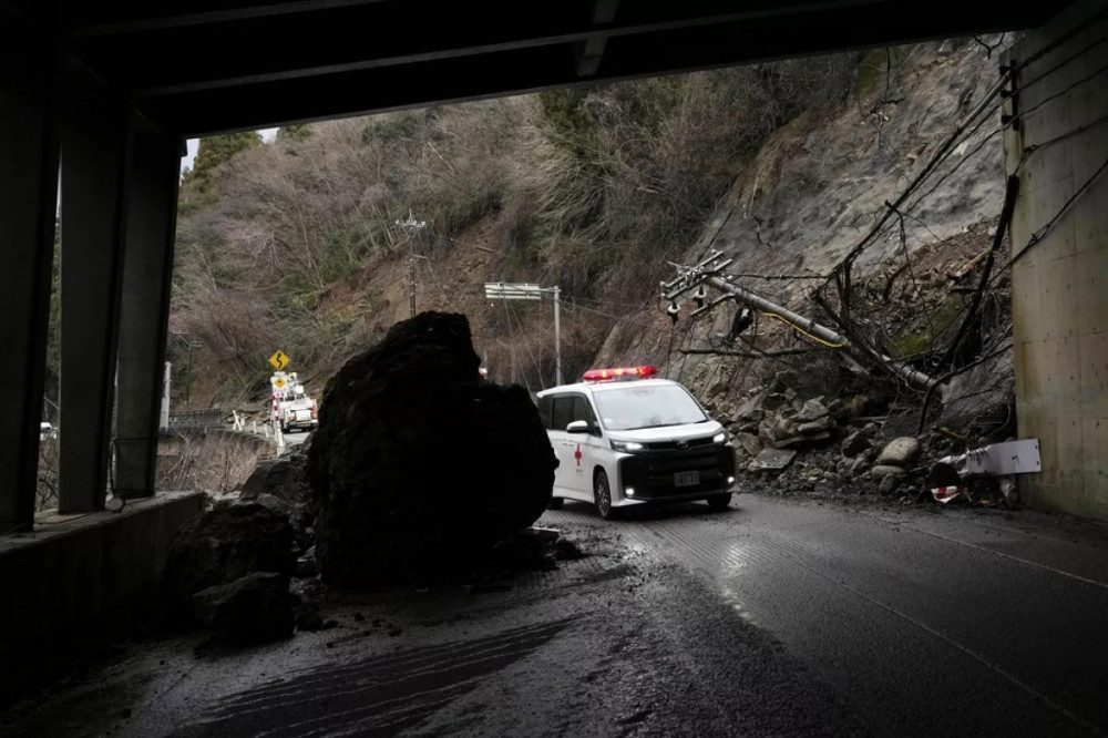 Japonya'da deprem bölgesinde 66 bin hane susuz