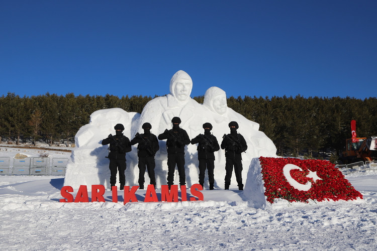 Sarıkamış'ta yürüyüş başladı! 'Bu toprakta izin var'