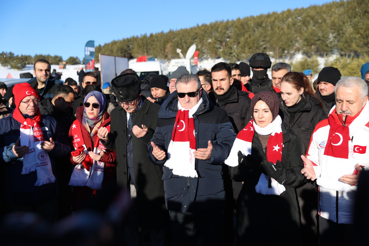 Sarıkamış'ta yürüyüş başladı! 'Bu toprakta izin var'