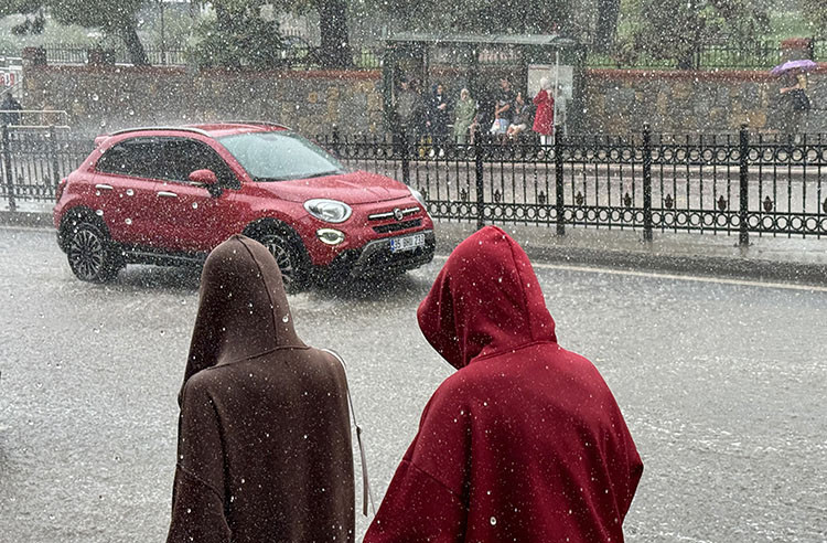 İstanbul ve kuzey bölgeler için sağanak uyarısı!