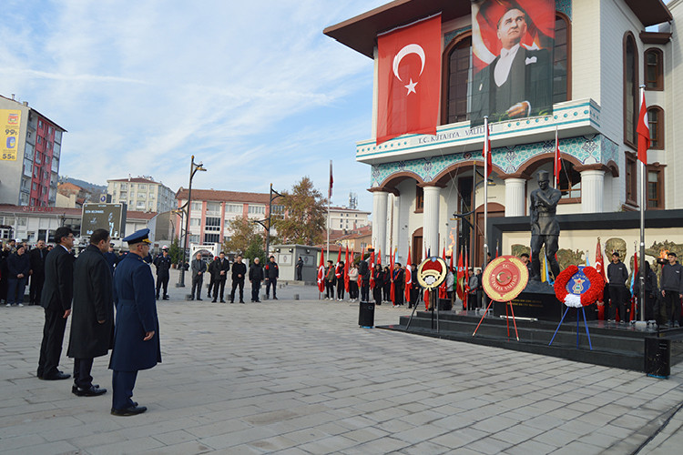 Büyük Önder Atatürk tüm yurtta törenlerle anılıyor!