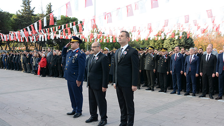 Büyük Önder Atatürk tüm yurtta törenlerle anılıyor!