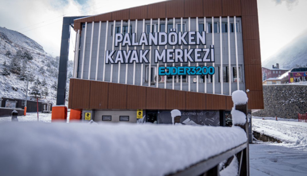 Palandöken Kayak Merkezi beyaza büründü