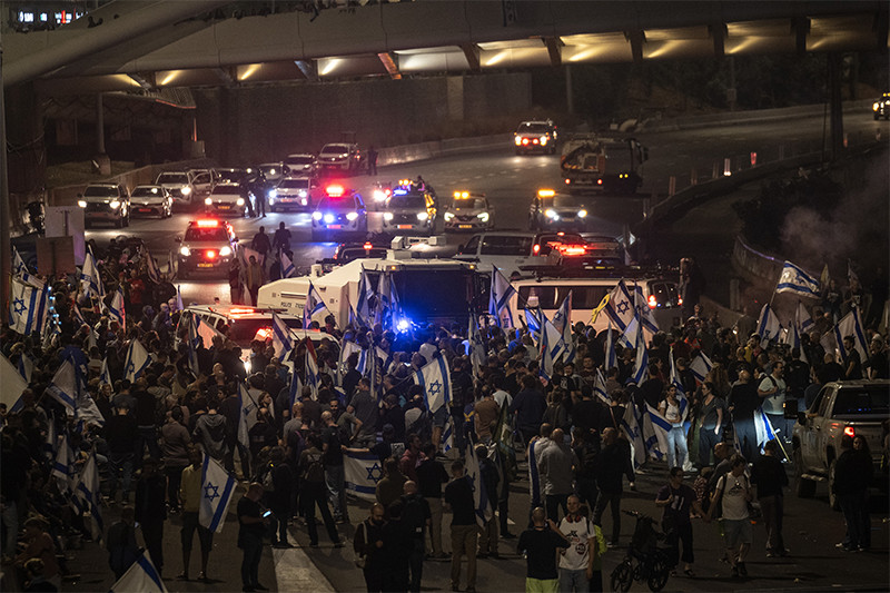 İsrailliler sokağa döküldü: Netanyahu'ya Gallant tepkisi!