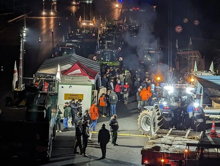 Çiftçi krizi Avrupa'yı sardı! Market rafları boşaldı