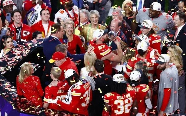 Super Bowl finali nefes kesti! Kansas City Chiefs tarih yazdı