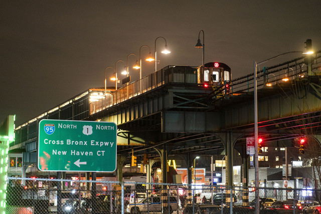 New York'ta metrosunda silahlı çatışma: Ölü ve yaralılar var!