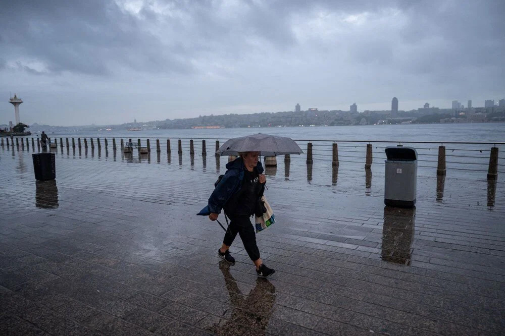 İstanbullular dikkat: Meteoroloji saat vererek uyardı!