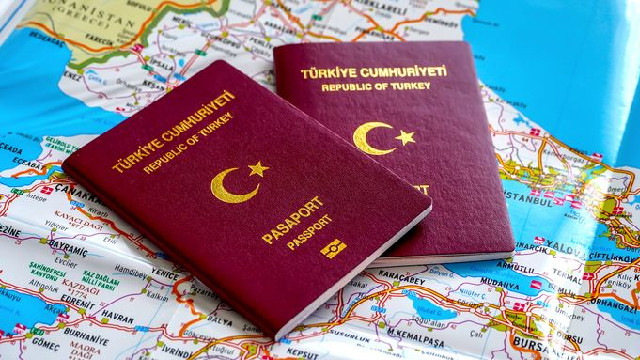 Türk vatandaşlarının Schengen krizi bitmiyor: Vize çilesi!