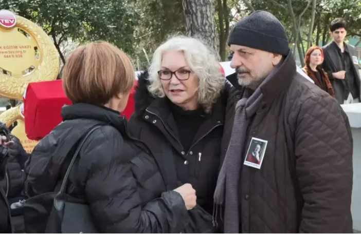 Usta oyuncu Kayhan Yıldızoğlu'nun cenaze törenine ünlü akını