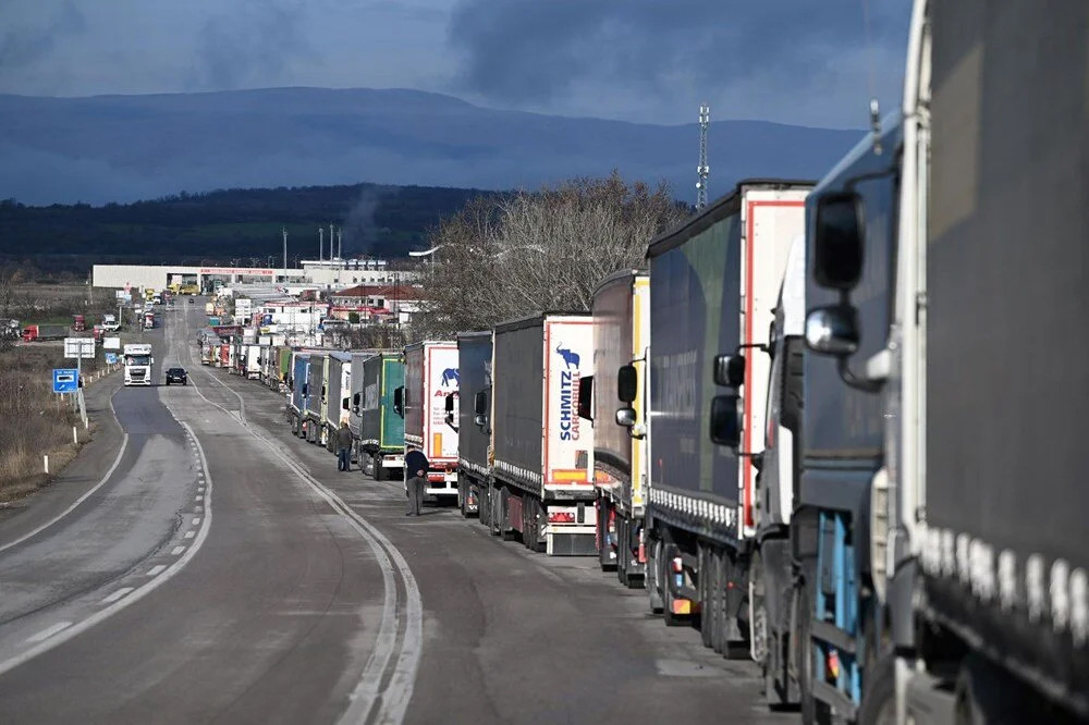 24 saattir bekliyorlar: Türkiye'den çıkışta Schengen kuyruğu!