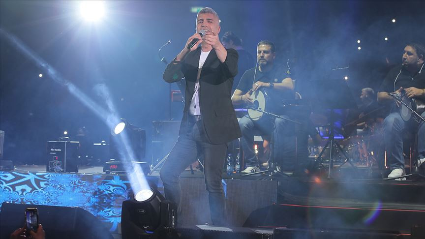 Ünlüler bayramda servet kazanacak: Konser ücretleri dudak uçuklattı!