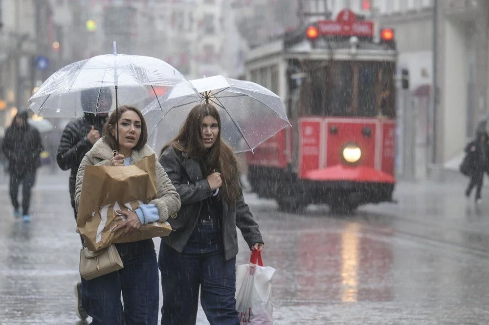 Sıcaklık 10 derece birden düşecek: AKOM'dan İstanbul'a uyarı!