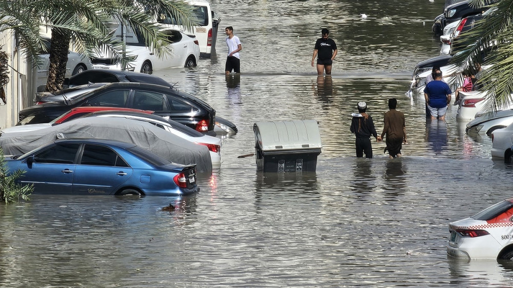 Çöl şehri Dubai'de sel felaketi: Çarpıcı iddia!