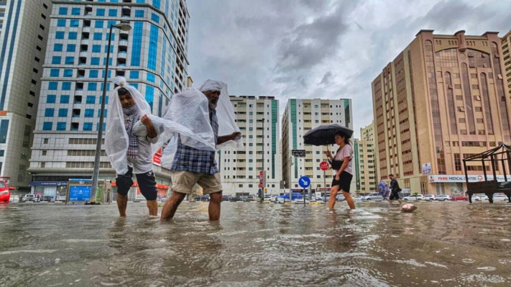 Çöl şehri Dubai'de sel felaketi: Çarpıcı iddia!