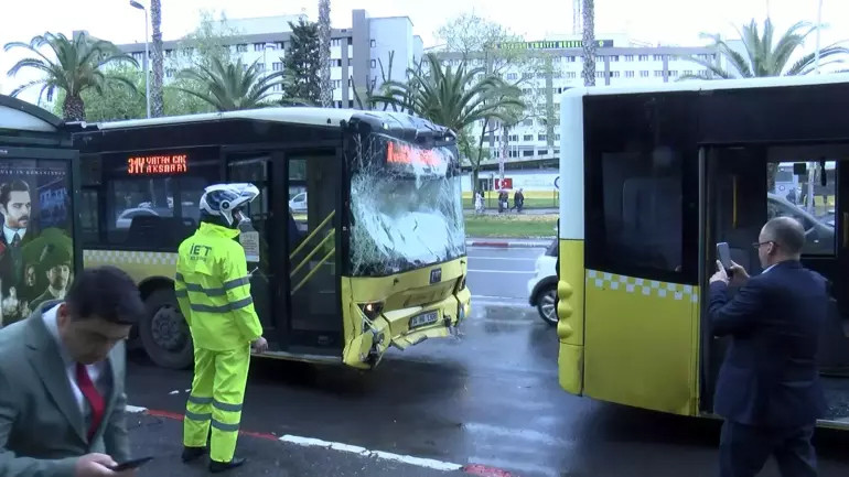 İstanbul'da 2 İETT otobüsü çarpıştı: Yaralılar var!