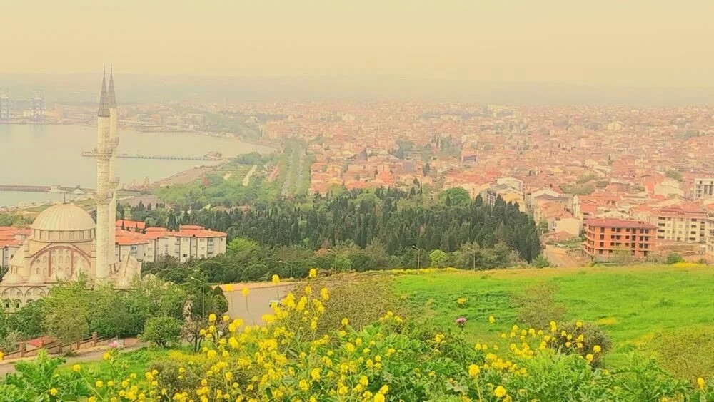 Görüş mesafesi düştü, hava kalitesi azaldı: Çöl tozu İzmir'e ulaştı!