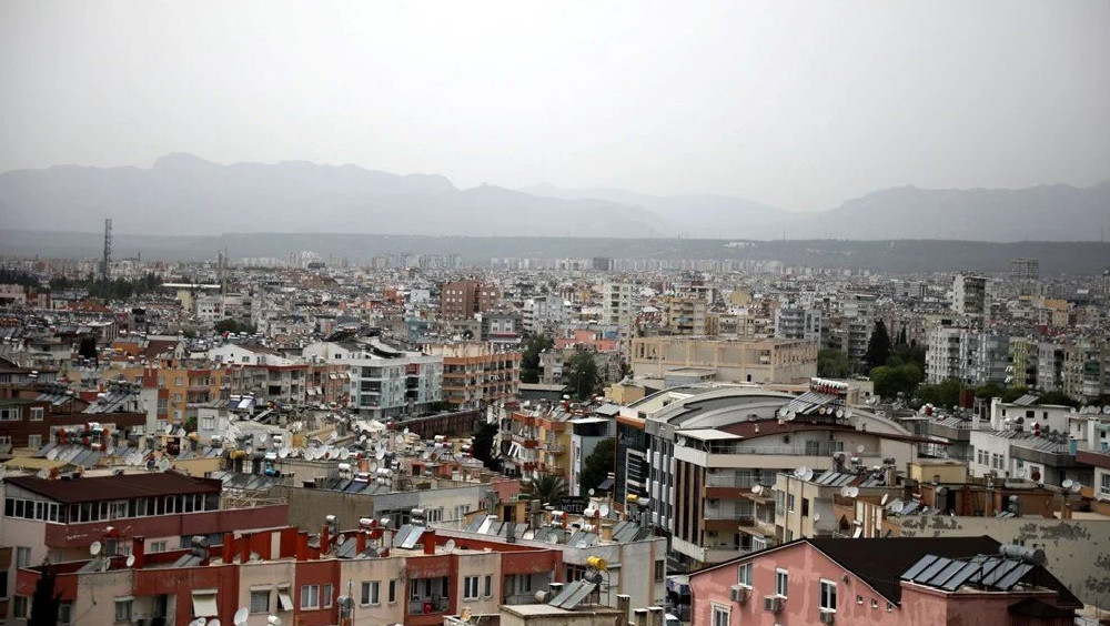 Görüş mesafesi düştü, hava kalitesi azaldı: Çöl tozu İzmir'e ulaştı!