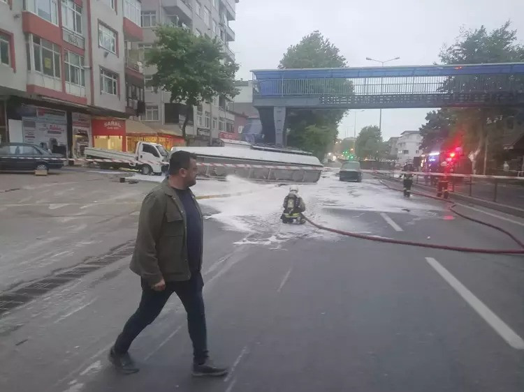 Benzin yüklü tanker kaza yaptı: Evler boşaltıldı