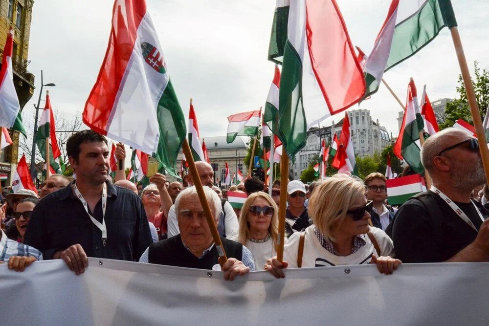 Bakanın eski eşi yolsuzluğu ifşa etti: Macaristan karıştı!