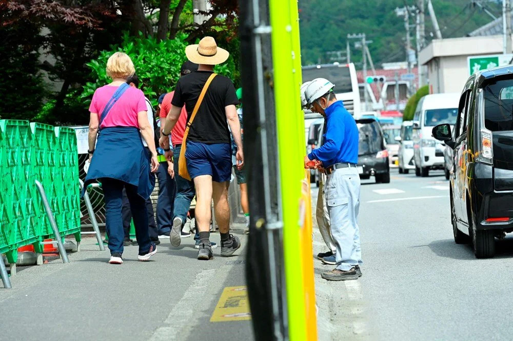 Japonlar turist akınından bıktı: Fuji Dağı manzarası brandayla kapatıldı!