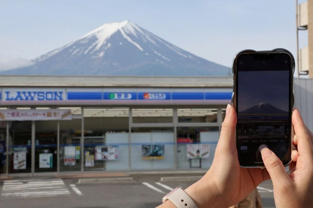 Japonlar turist akınından bıktı: Fuji Dağı manzarası brandayla kapatıldı!