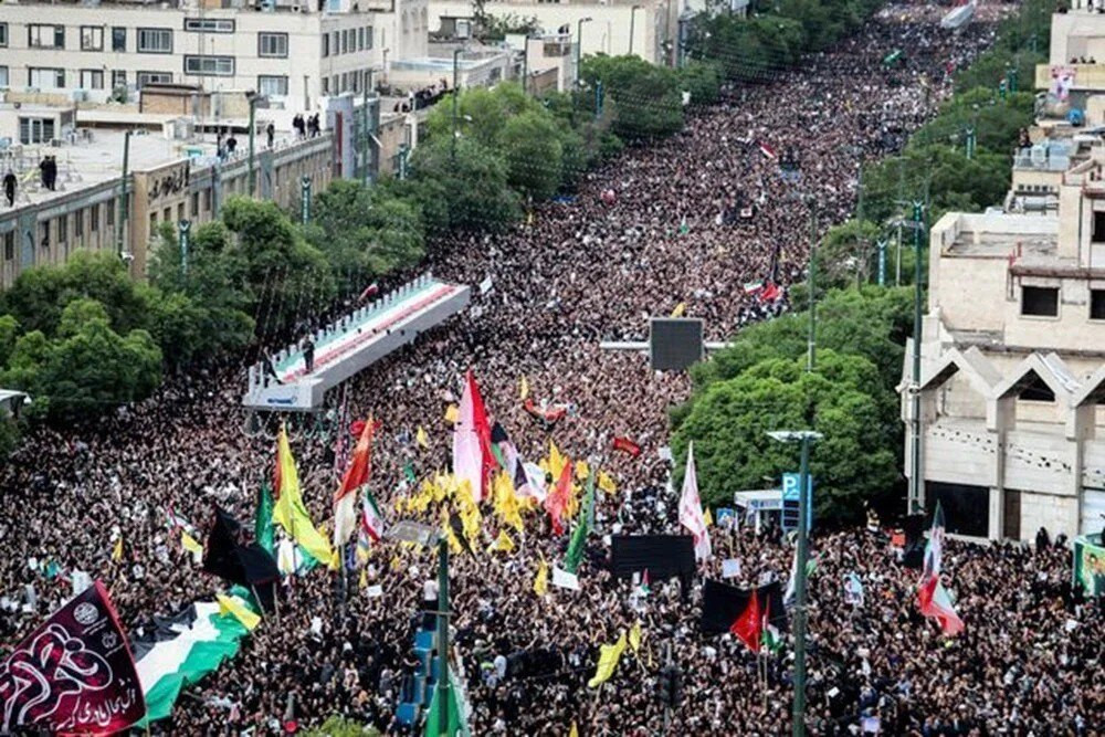 Reisi Meşhed'de son yolculuğuna uğurlandı