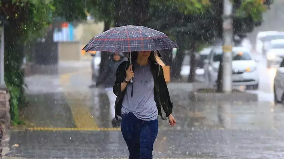 Meteoroloji saat verip uyardı: İstanbullular dikkat!