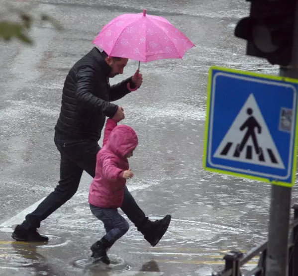 Meteoroloji saat verip uyardı: İstanbullular dikkat!