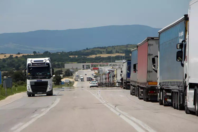 Bulgaristan sınırında 24 kilometrelik Schengen kuyruğu