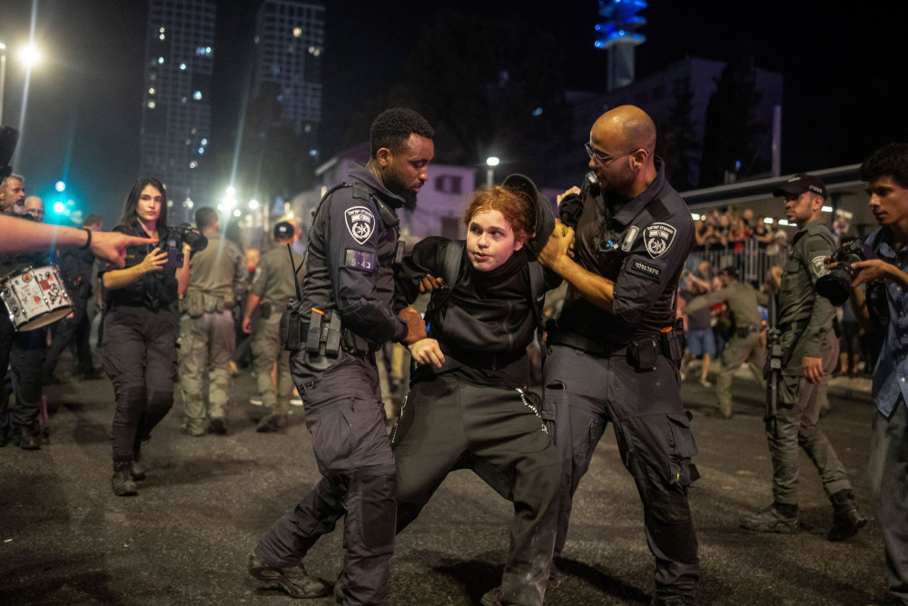 İsrail'de Netanyahu protestoları: Halk sokaklara döküldü!