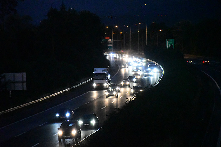 Bayram dönüşü trafikte yoğunluk yaşanıyor!