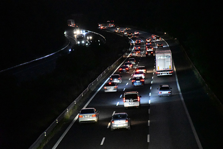 Bayram dönüşü trafikte yoğunluk yaşanıyor!