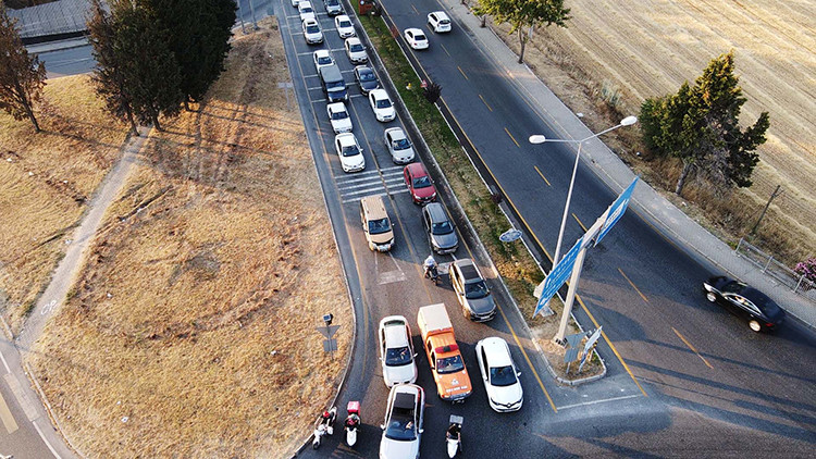 Bayram dönüşü trafikte yoğunluk yaşanıyor!