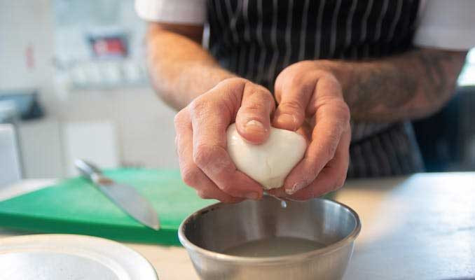 Ünlü peynir markası marketlerden kaldırıldı