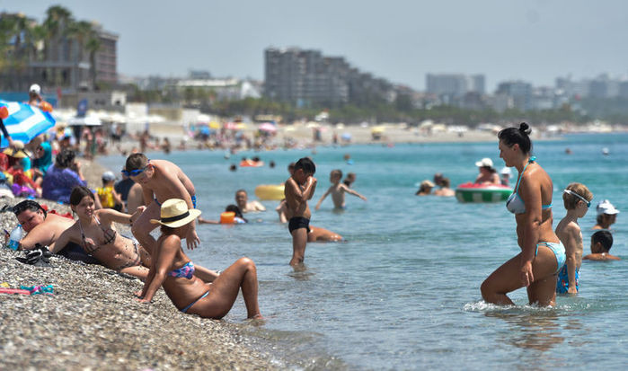 Antalya’da kavurucu sıcaklar: 41 dereceden 43.7'ye yükseldi!