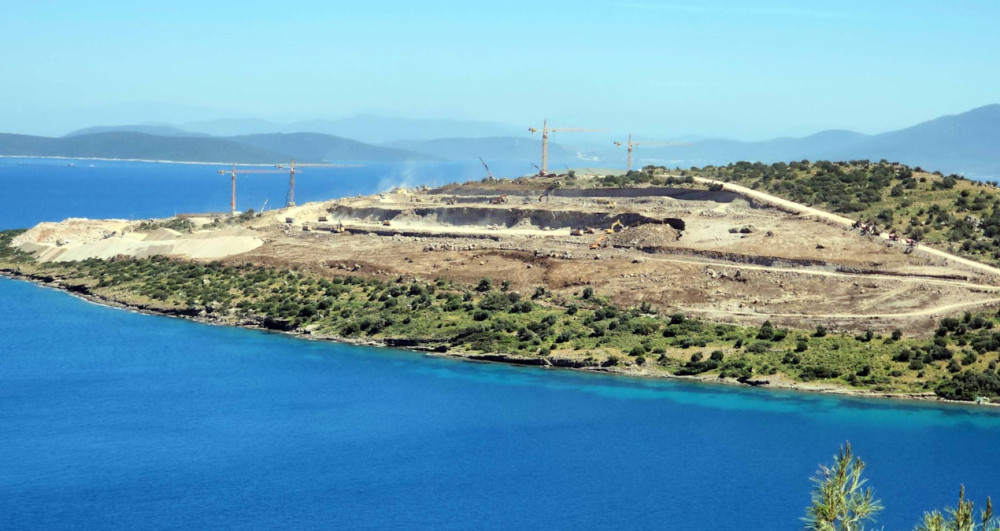 Lozan'ı tanımıyorlar! Yunanistan kayalık adaya iskele yaptı, iskana açtı