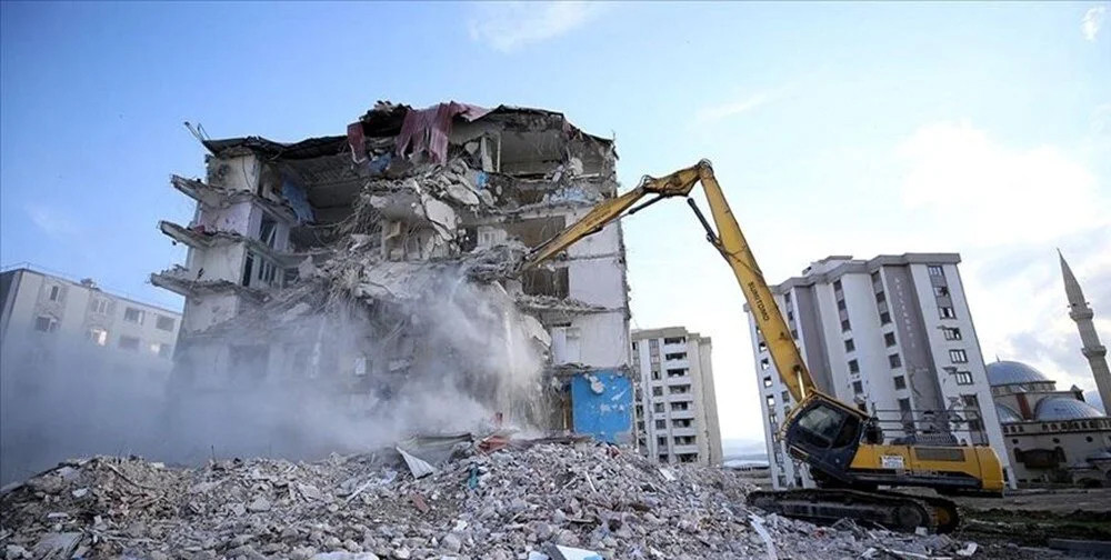 Naci Görür'den yeni uyarı: Her an deprem üretebilir!