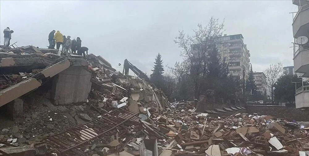 Naci Görür'den yeni uyarı: Her an deprem üretebilir!