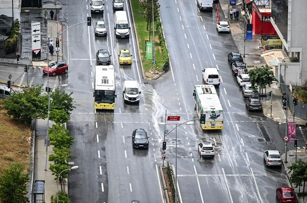 İstanbul'da sağanak geçişleri yarın akşama kadar sürecek!