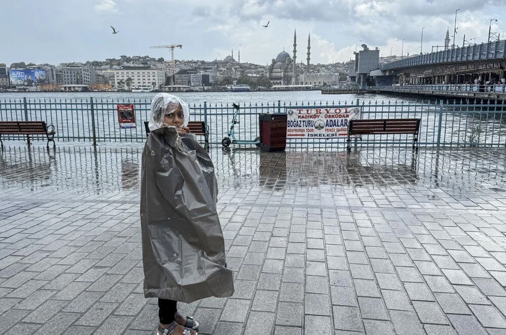 İstanbul'da sağanak geçişleri yarın akşama kadar sürecek!