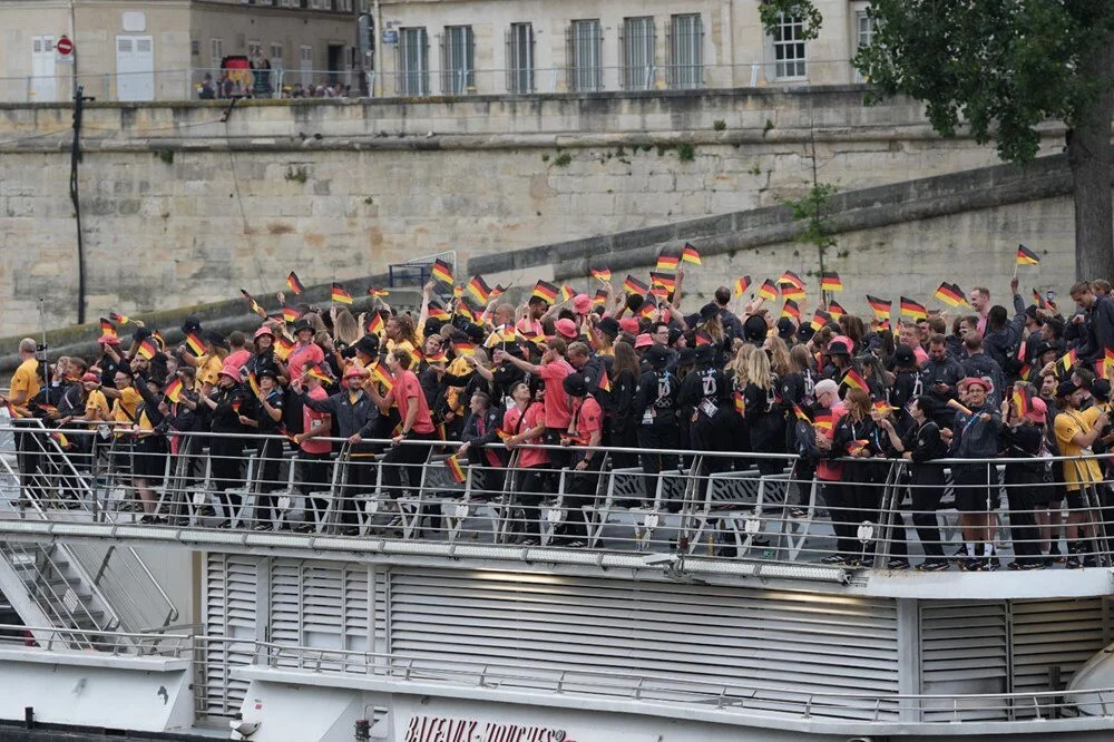 Paris Olimpiyatları açılış töreninden muhteşem kareler