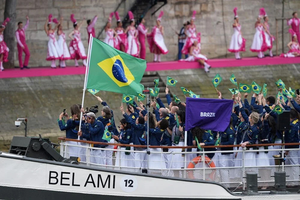 Paris Olimpiyatları açılış töreninden muhteşem kareler