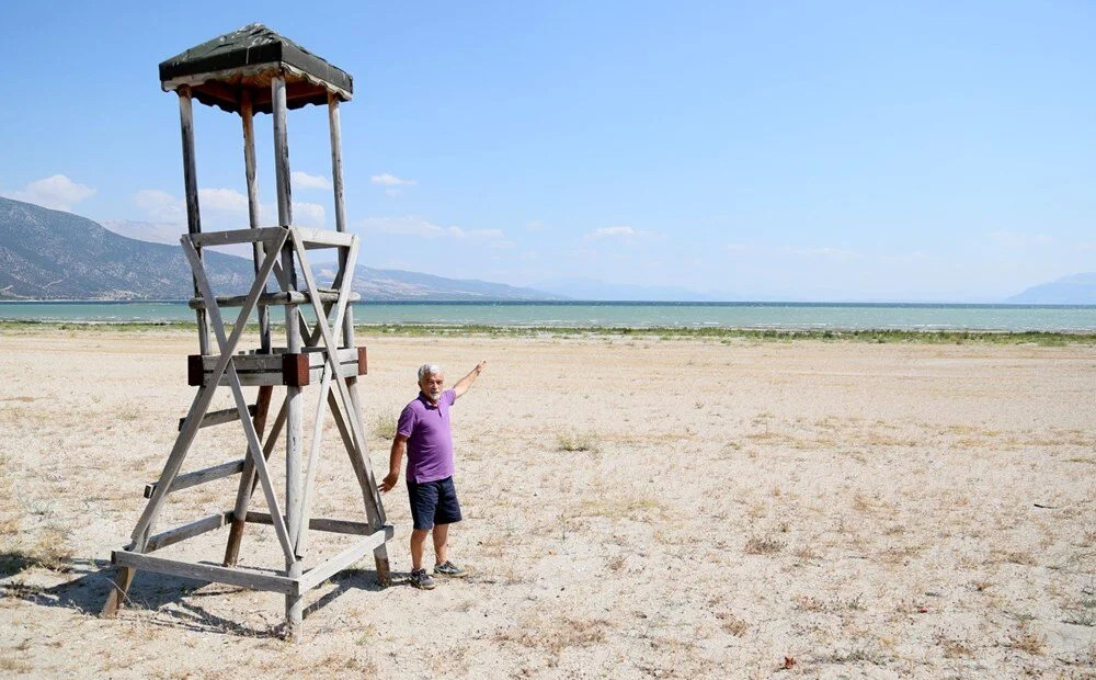 Eğirdir Gölü kuruyor: Su kaydırağı ortada kaldı!